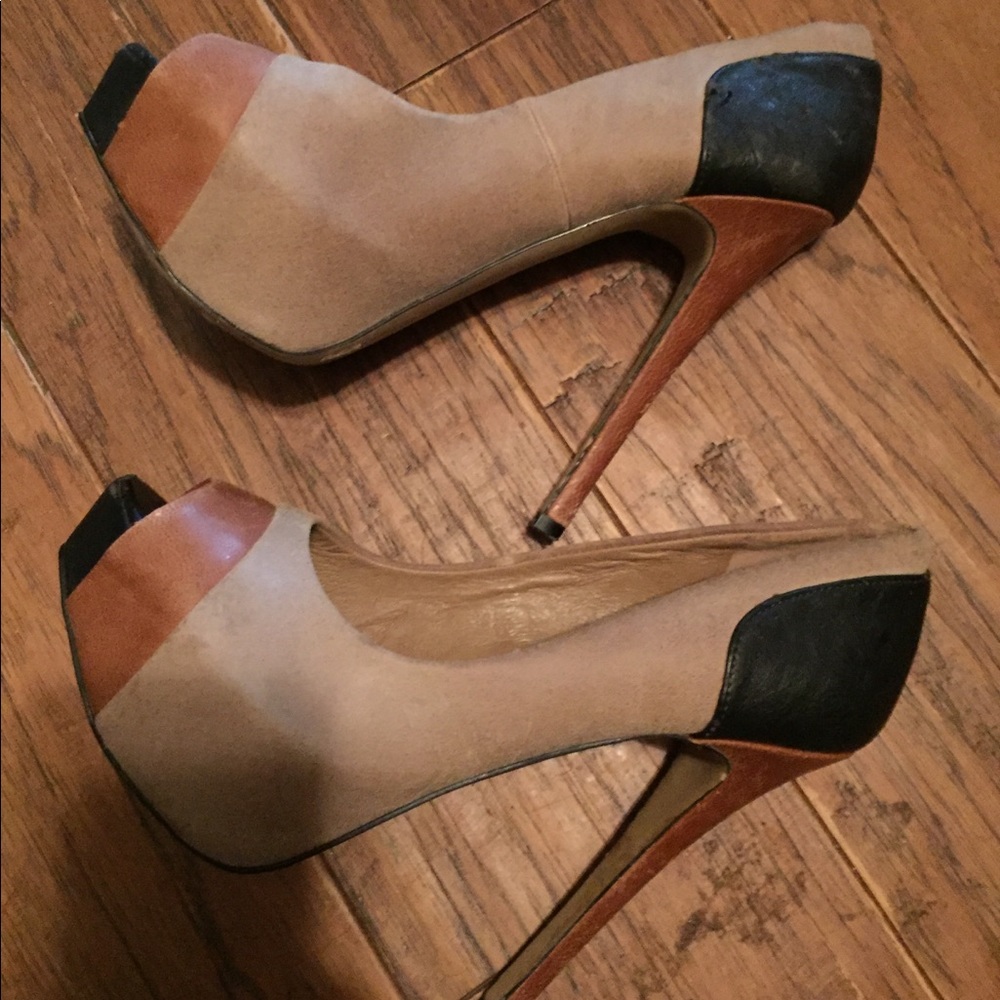 Jessica Simpson stilettos